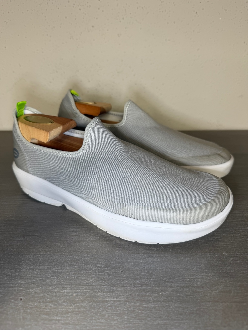 Women's OOFOS Grey Slip-On Shoes Lightweight Recovery Comfort Size 9.5 EU 40.5